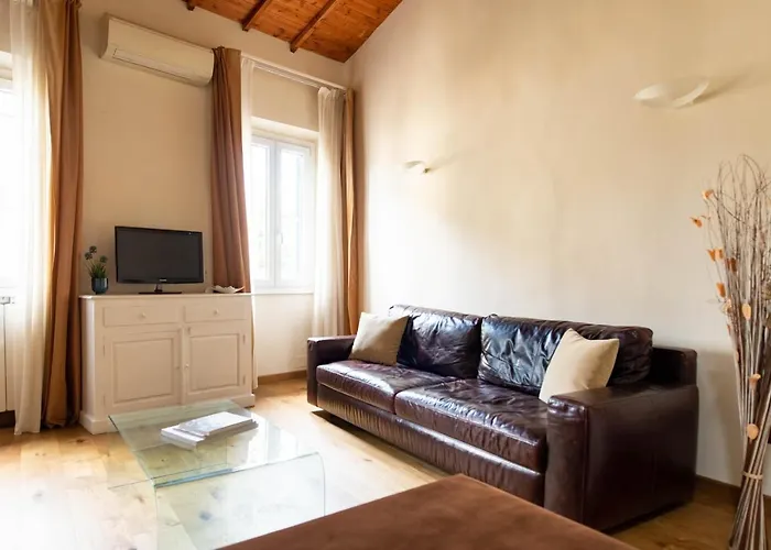 Modern, Bright Near Boboli Gardens & Santo Spirito - Homeunity